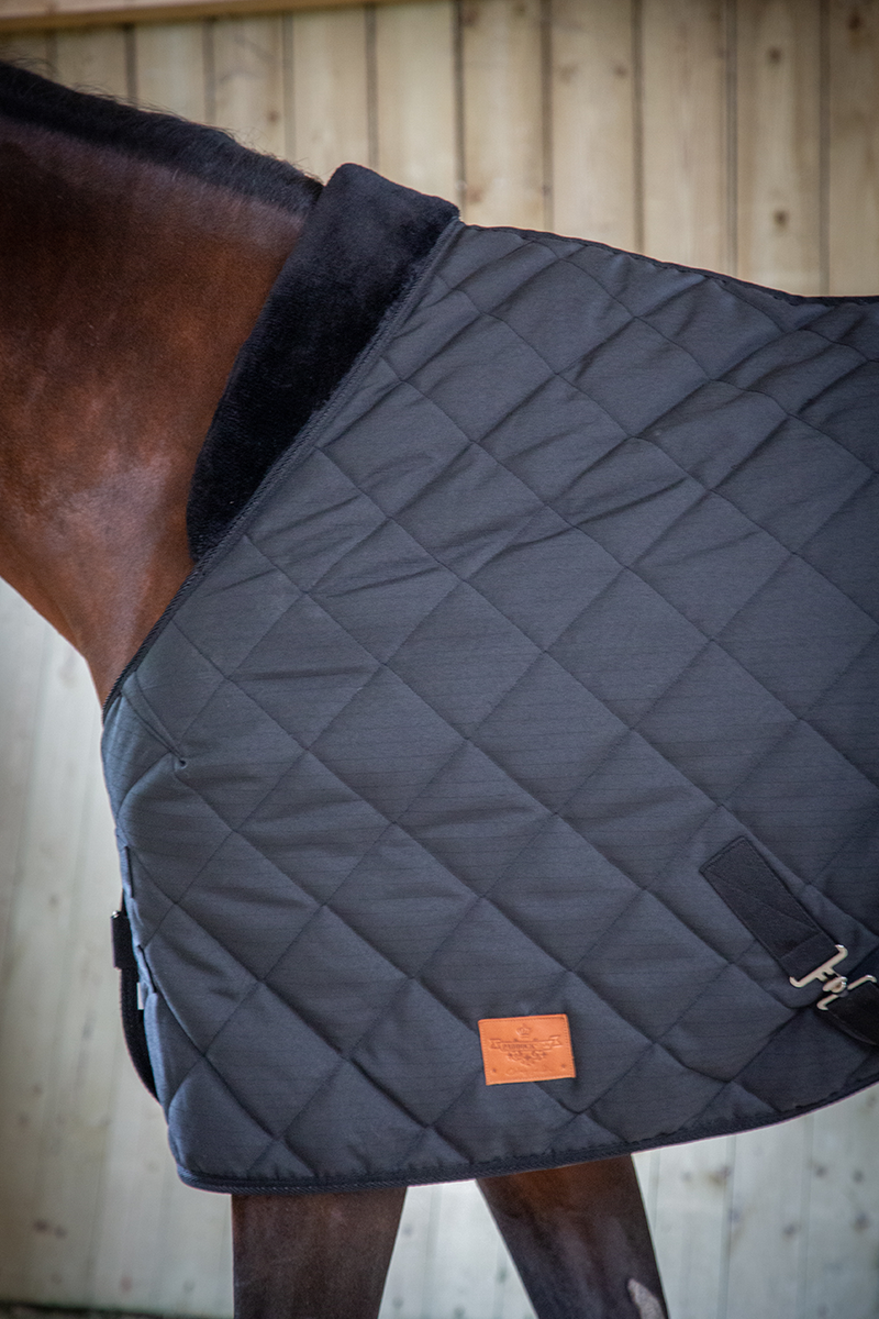 Chargez l'image dans la visionneuse de la galerie, Couverture Matelassée 50 gr Noire