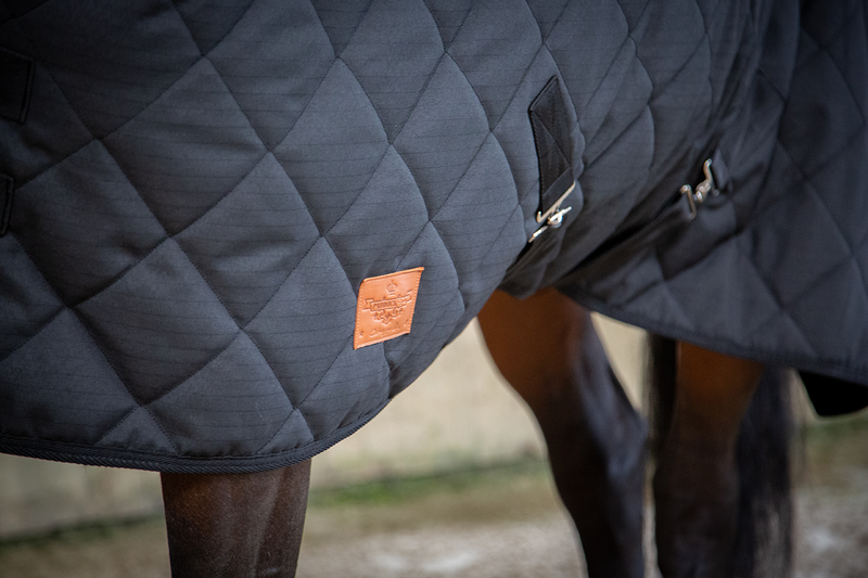 Chargez l'image dans la visionneuse de la galerie, Couverture Matelassée 50 gr Noire