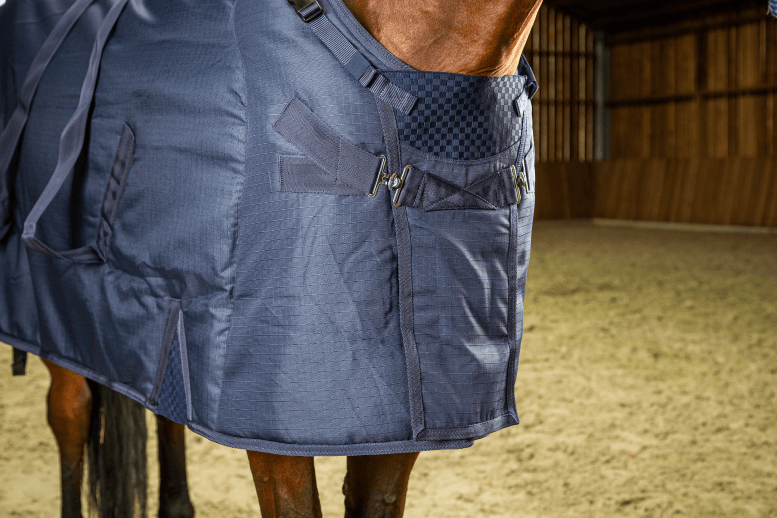 Chargez l'image dans la visionneuse de la galerie, Couverture d'écurie hiver