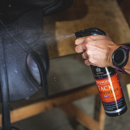 Chargez l&#39;image dans la visionneuse de la galerie, Tack Conditioner BELVOIR Step 2 spray soap
