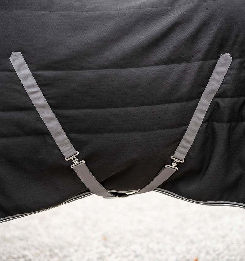 Chargez l'image dans la visionneuse de la galerie, Couverture d'écurie Rambo Stable 400 g AAB003 - Black/Thunderstorm Grey &amp; Silver (KJJI)
