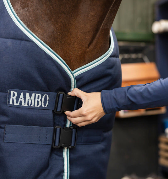 Couverture d'écurie Rambo Stable fermeture magnétique 200 g AAB006 - Navy/Witney Dynasty (BGHD)